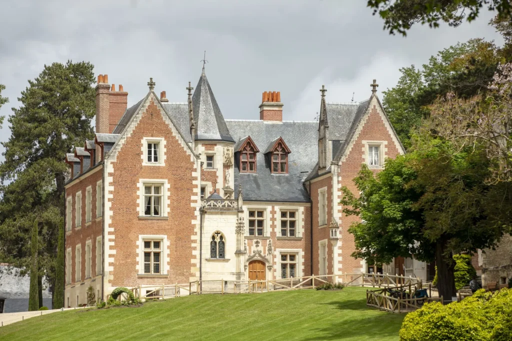 Vue sur la façade du chateau du Clos Lucé