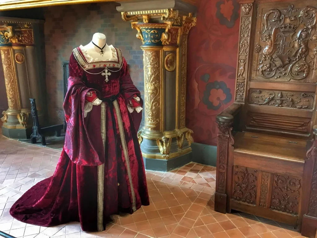 Chateau Royal de Blois - Costume de femme