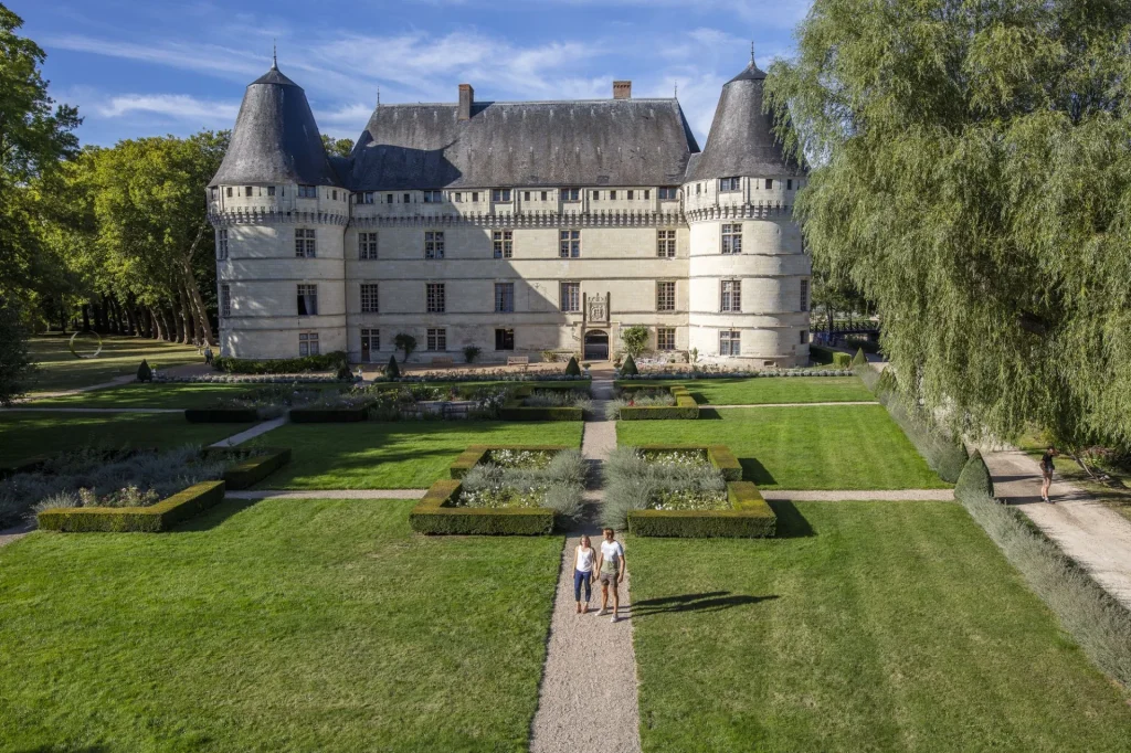 Visiteurs dans le parc du Chateau de L'Islette