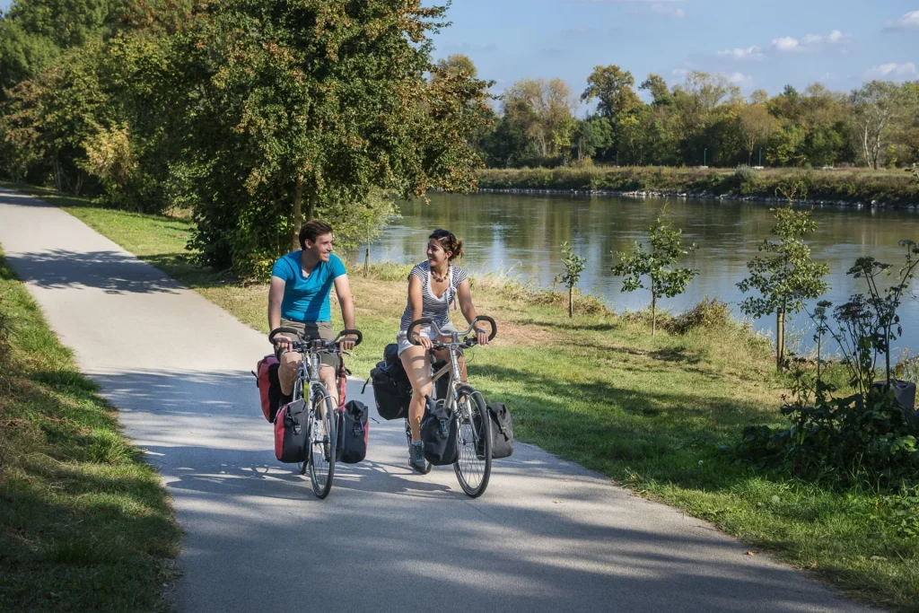 Cyclotouriste sur la Loire à Vélo 