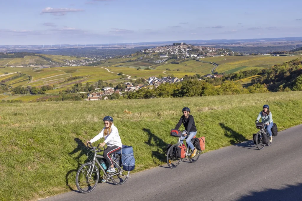 Cyclotouristes sur les routes de Sancerre