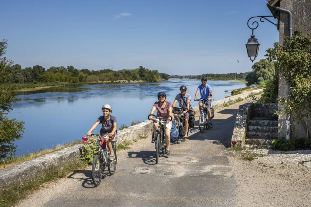 Cyclotouristes à St-Dyé