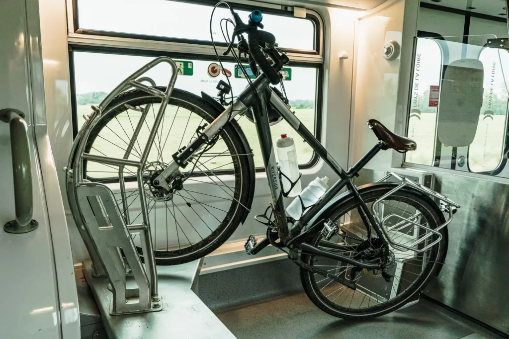 Vélo dans un train Loire à vélo