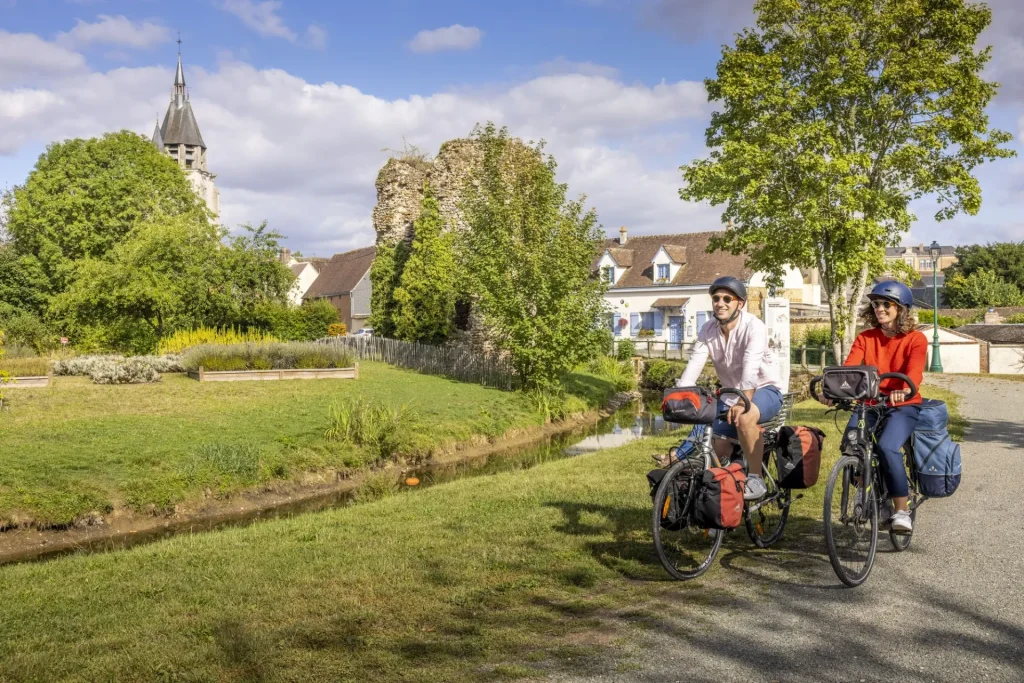 Cyclotouristes à Illiers-Combray