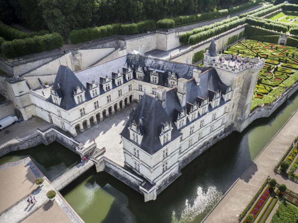 Chateau et jardins de Villandry vue du ciel