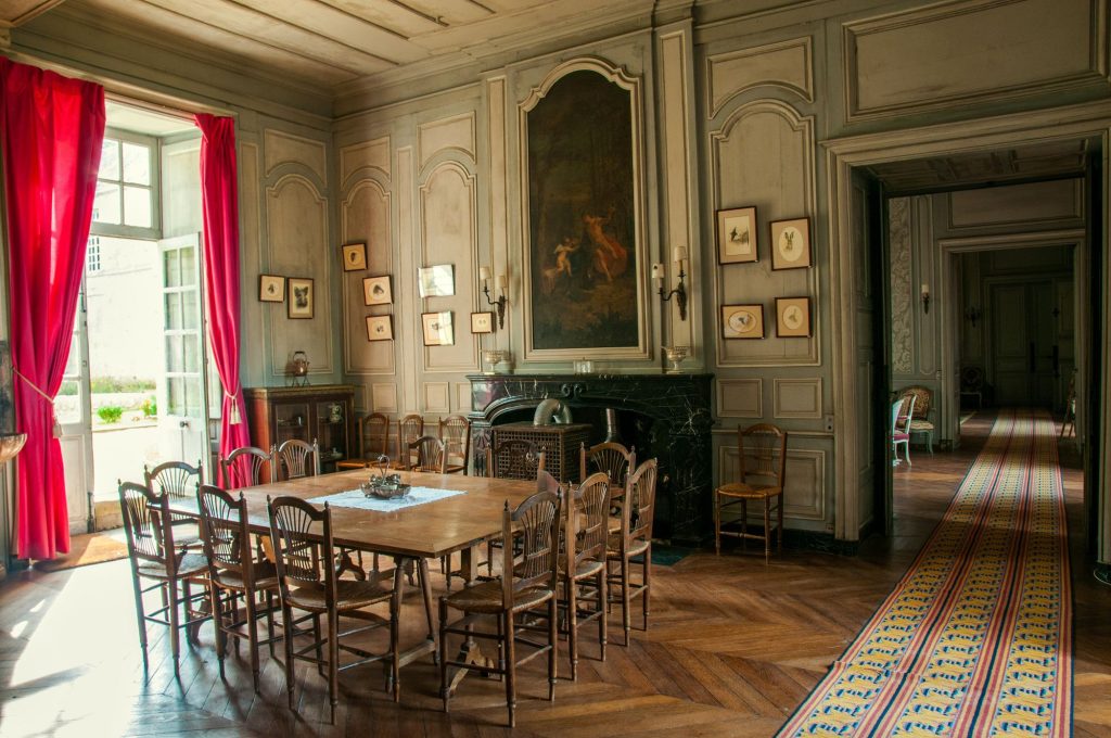 Salle à manger dans le château de Gizeux