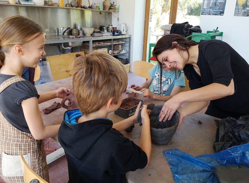 Atelier enfants au Centre de céramique contemporaine de La Borne