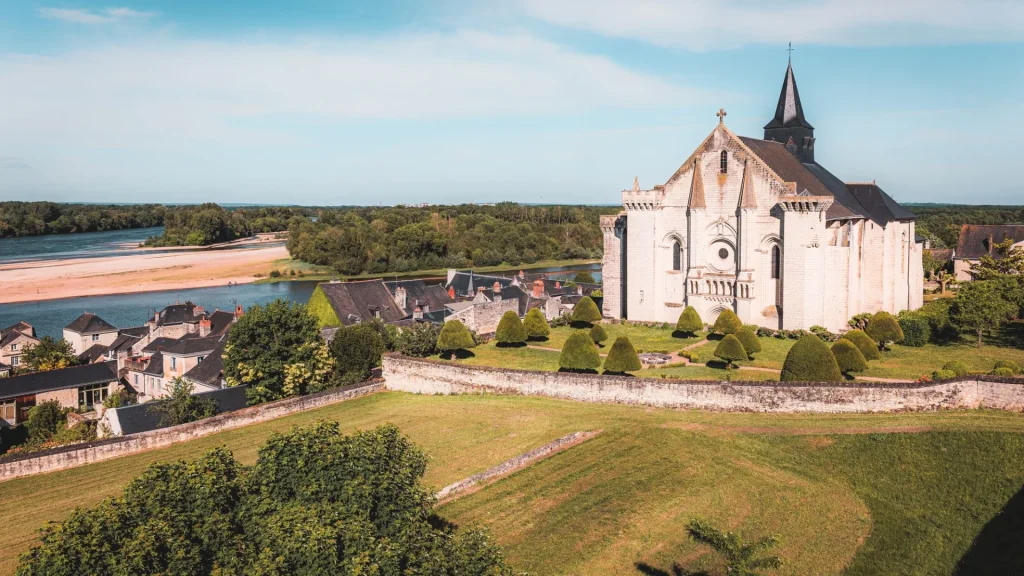 Le Village de Candes Saint Martin et la Loire