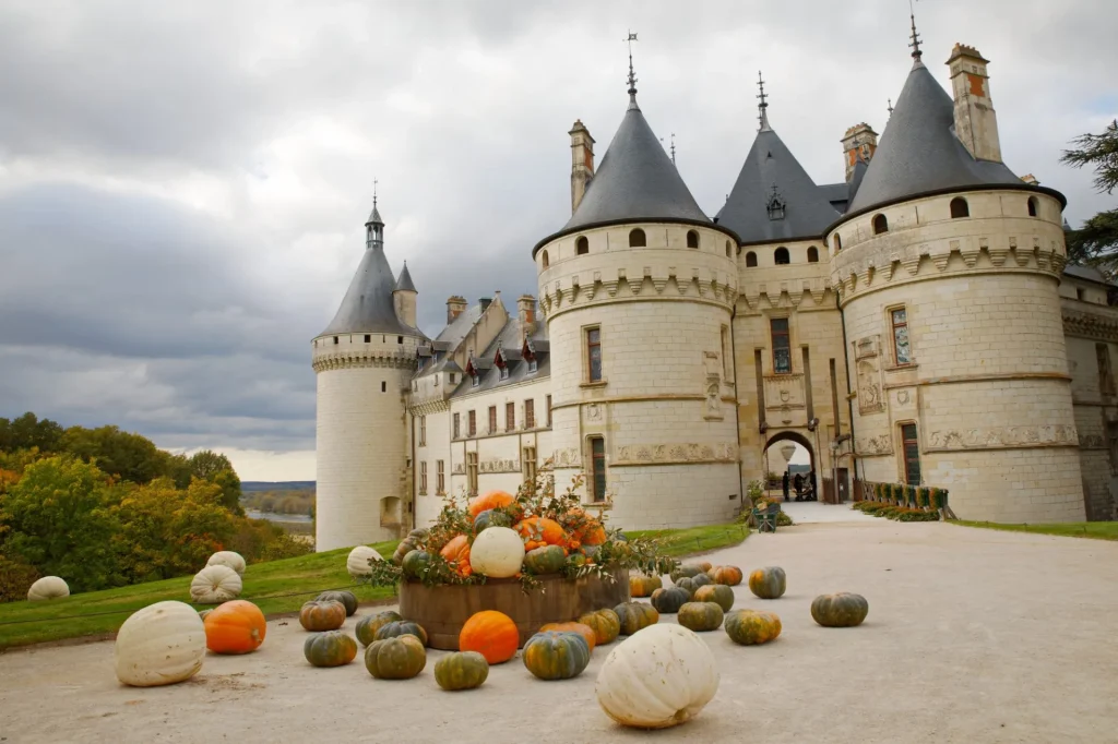 Château de Chaumont décoré avec des citrouilles