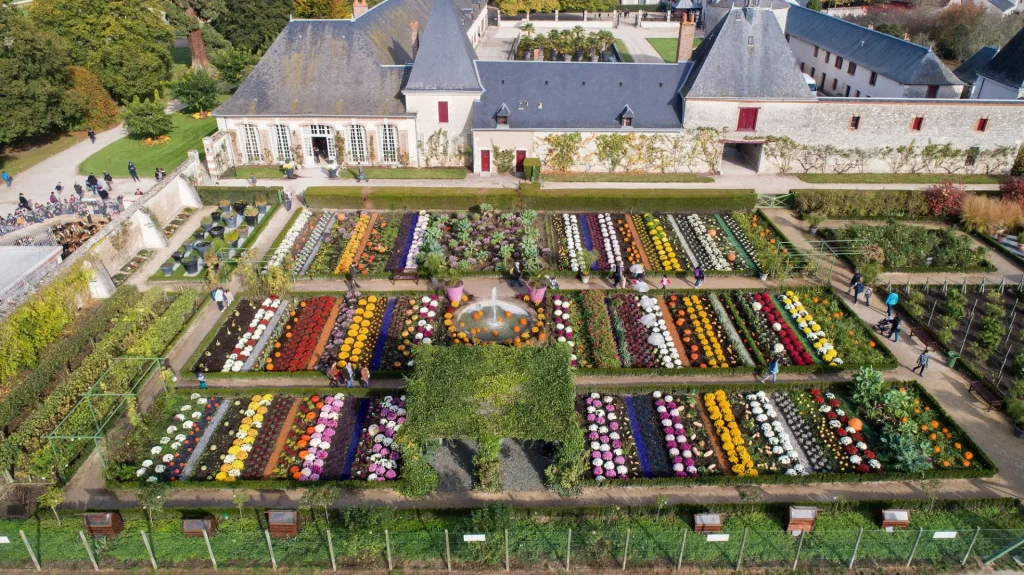 Jardin du château de Cheverny en automne