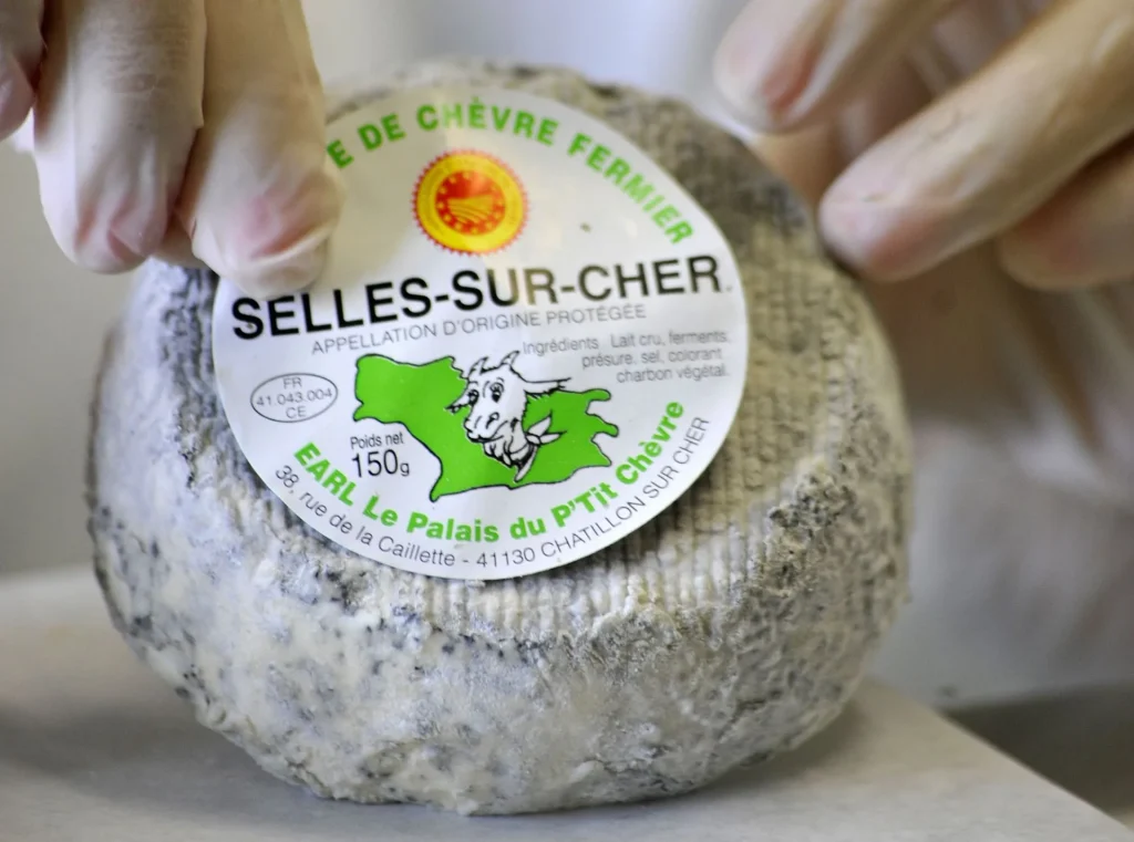 Fromage de chèvre rond, avec son étiquette