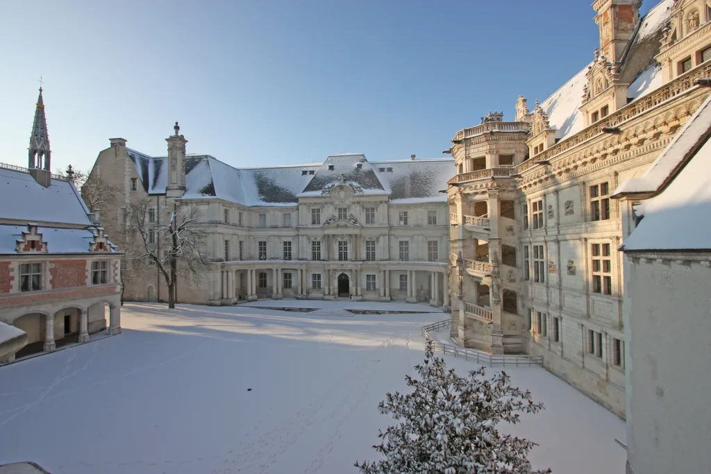 Le château royal de Blois sous la neige