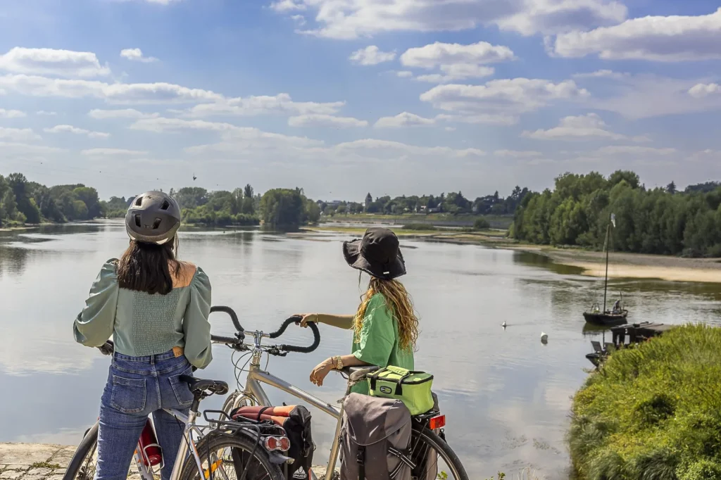 Vue sur la Loire depuis le port de Combleux