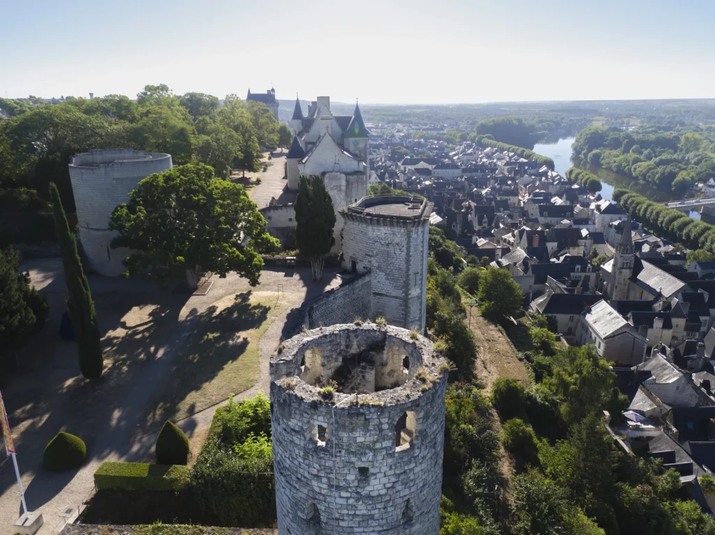 Remparts et tours de la forteresse royale de Chinon