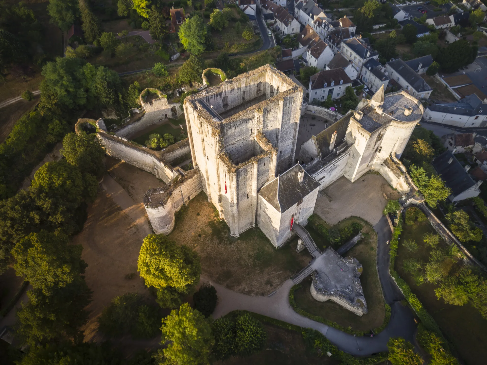 Vue aérienne du donjon de Loches