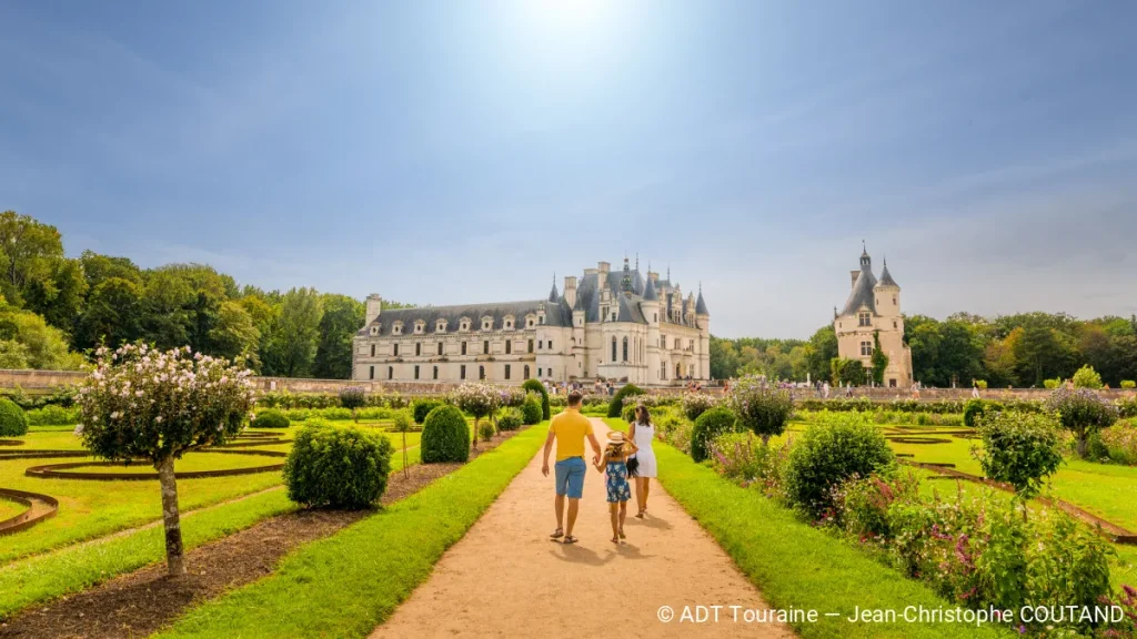 Famille en visite au château de Chenonceau