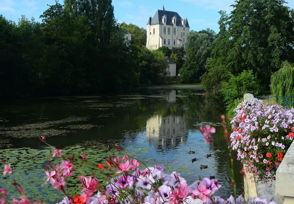 Chateau au bord de l'eau