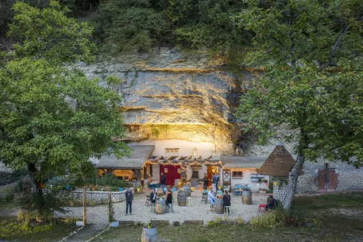 Vue de haut de la cave et du restaurant de la guinguette Sauvage