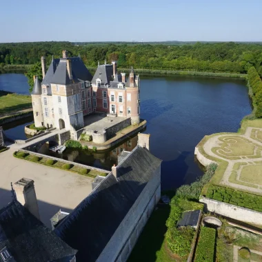 Vue aérienne sur le château de la Buissière