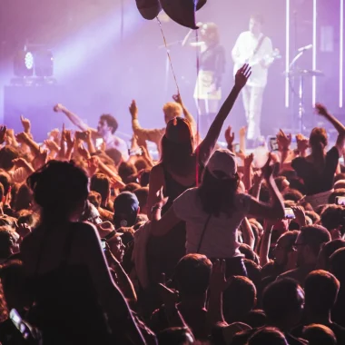 La foule devant une scène musicale du Printemps de Bourges