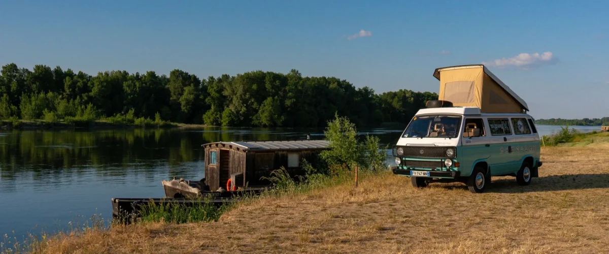 Van au bord de la Loire