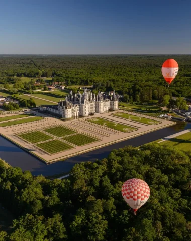 Montgolfière au-dessus des châteaux de la Loire